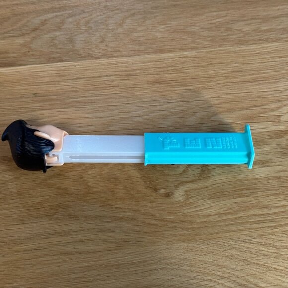 PEZ Candy Dispenser Meet the Robinsons Wilbur, Loose, Blue Stem, Hungary, 2007 - Picture 15 of 16